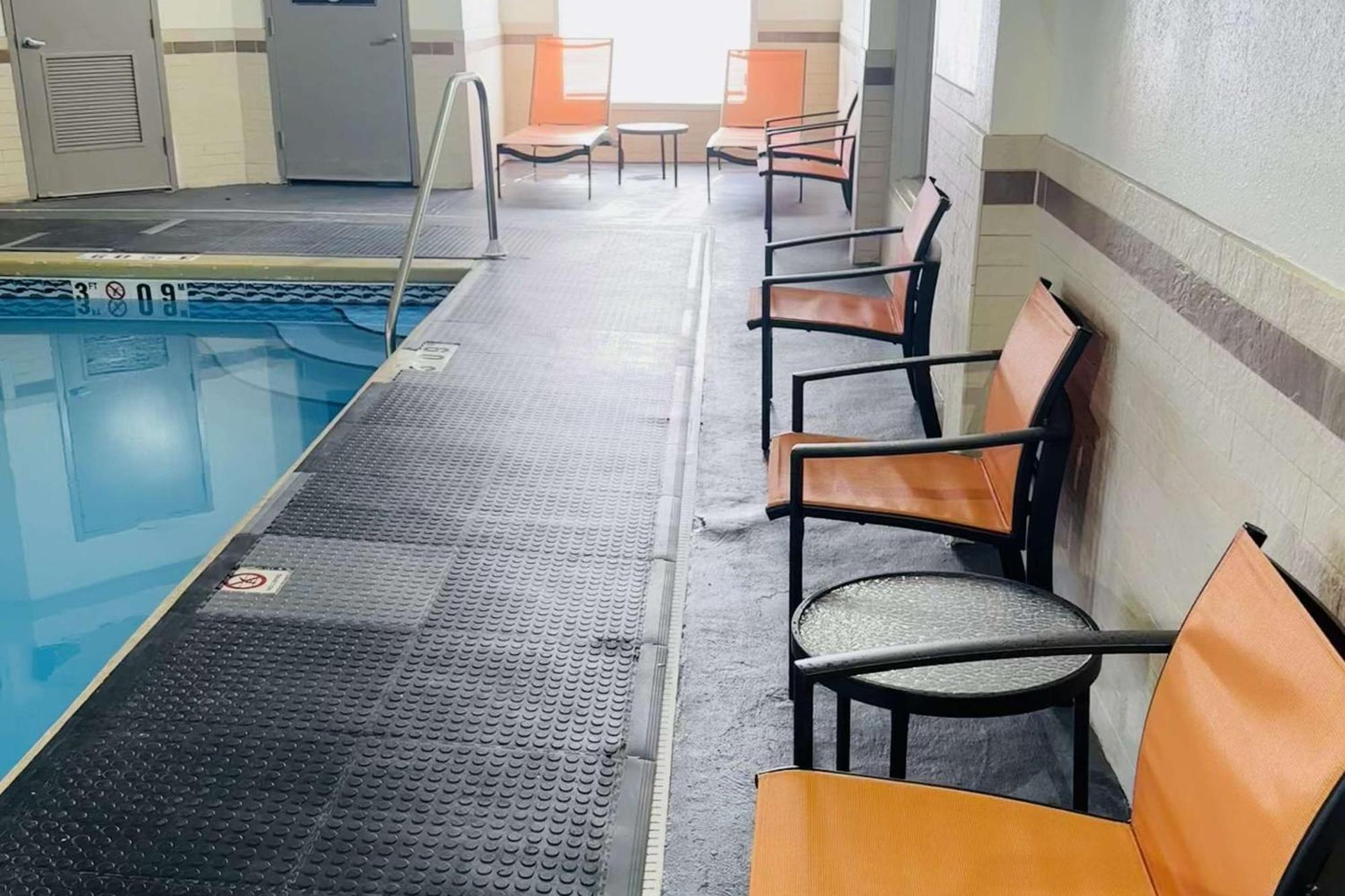 Clarion Pointe Albemarle Hotel Exterior foto